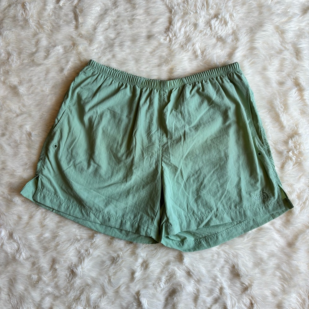 The North Face Mint Green Mesh Lined Shorts Shorts With Pockets Womens Small